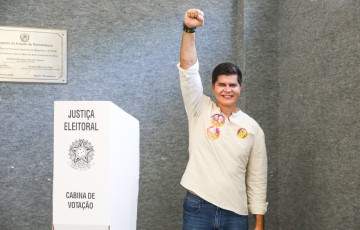 Chapa majoritária do PSOL-PE já cumpriu o dever do voto; João Arnaldo, Alice Gabino e Eugênia Lima votaram juntos na manhã deste domingo