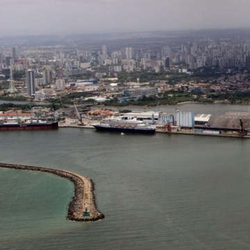 Mais de 40 mil turistas são esperados no Porto do Recife até abril