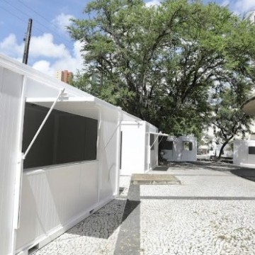 Prefeitura do Recife instala contêineres para permissionários do Mercado da Encruzilhada