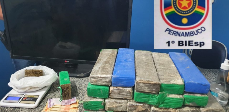 Polícia Militar apreende 25 kg de maconha em Gravatá