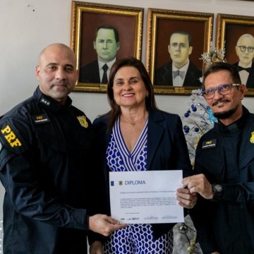 Prefeira Elcione renova termo de cooperação do programa Igarassu Bem Cuidada com a PRF