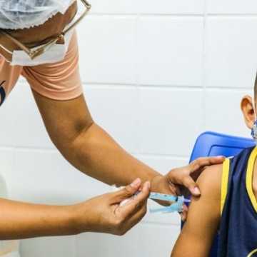 Para ampliar coberturas, Recife passa a aplicar vacinas contra HPV e meningite em shoppings