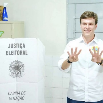 “Que seja uma eleição tranquila e que todos possam exercer o seu direito de escolher”, afirma Miguel ao votar em Petrolina