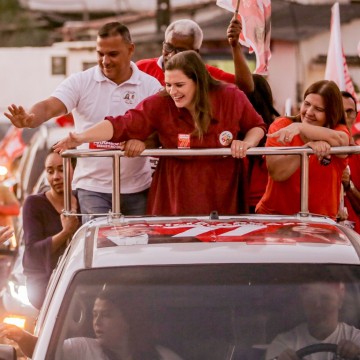 Na reta final, Marília Arraes realiza duas carreatas no Recife ao lado de lideranças políticas