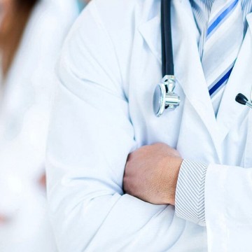 PL propõe a contratação de médicos brasileiros formados no exterior