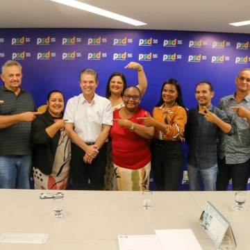 Judite Botafogo, sua vice e a bancada de vereadores declaram voto a André de Paula para senador 