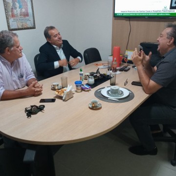 Sebastião Oliveira recebe visita de Danilo Cabral