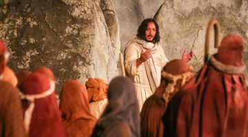 Paixão de Cristo de Nova Jerusalém traz recifense interpretando Jesus
