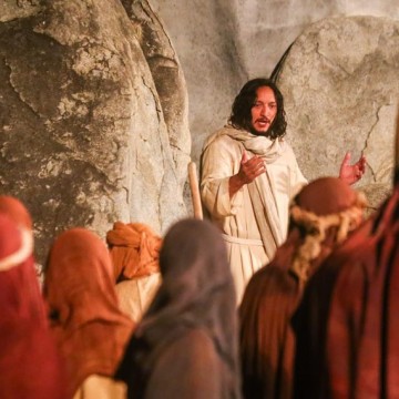 Paixão de Cristo de Nova Jerusalém traz recifense interpretando Jesus