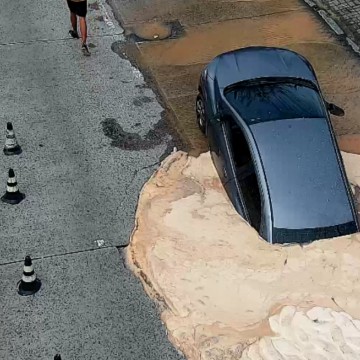 Compesa retoma abastecimento de água em áreas afetadas com incidente na Avenida Recife; carro foi 