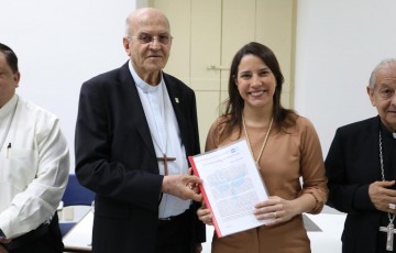  Raquel Lyra recebe carta com demandas sociais dos bispos do estado 