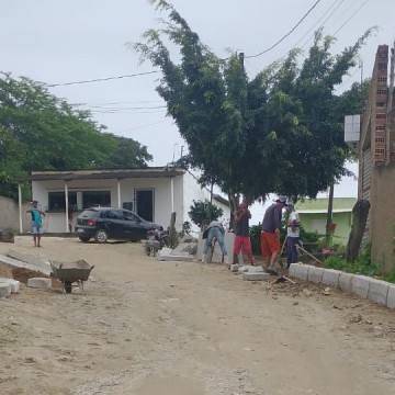 Comunidades de Tamanduá e Várzea da Passira recebem obras de pavimentação em Passira