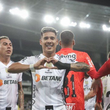 Atlético-MG vence Botafogo e lidera momentanemente o Brasileirão