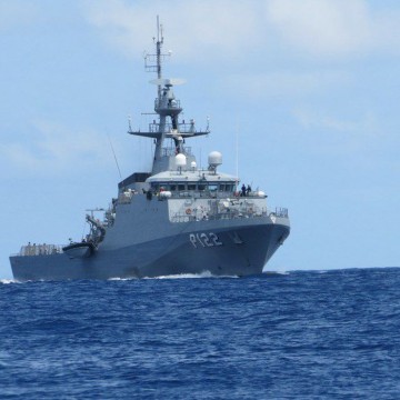 Marinha e PF apreendem barco com cocaína na costa de Pernambuco