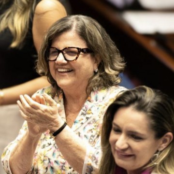 Teresa comemora aprovação da reforma tributária no Senado