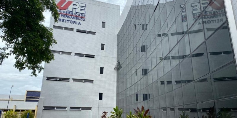 O decreto para instituir a gratuidade da UPE foi assinado em 2009 pelo ex-governador Eduardo Campos