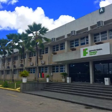 IFPE oferece 60 vagas para professores substitutos