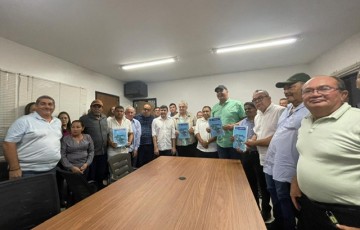 Em São Vicente Ferrer, Eduardo da Fonte e Antônio Moraes assinam ordem de serviço de obras ao lado do prefeito Marcone Santos