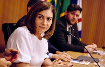Simone Santana lança Frente Parlamentar da Primeira Infância e pede criação do Orçamento Criança