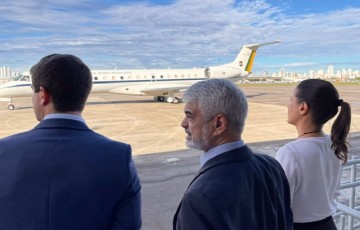 Lula acaba de desembarcar no Recife 