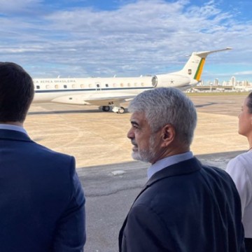 Lula acaba de desembarcar no Recife 