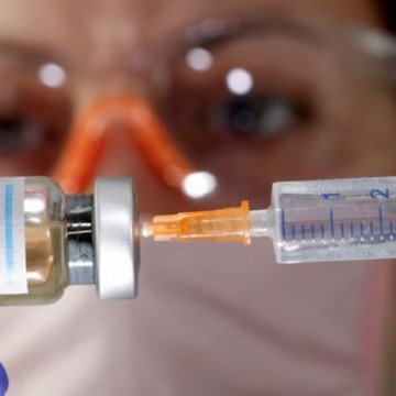 Pernambuco investiga médico suspeito de tomar vacina de forma irregular