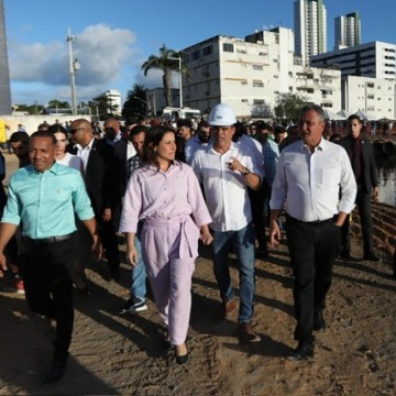 Em Olinda, governadora Raquel Lyra visita obras do Canal do Fragoso ao lado do ministro Rui Costa