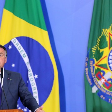 Bolsonaro pede liberação de rodovias aos caminhoneiros