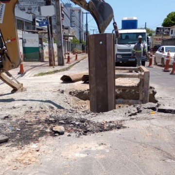 Compesa realiza intervenção na rede de esgoto em Rio Doce