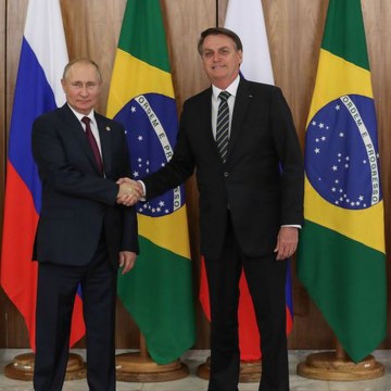 Bolsonaro conversa com Putin sobre cooperação na área de saúde