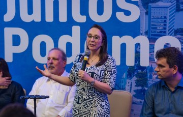 “Sem estrutura política, sem mandato, sem emenda ou cargo público e ainda assim Armando recebeu aquela homenagem” destaca Renata Abreu