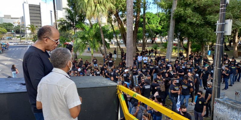 A categoria reivindica junto ao Governo de Pernambuco cumprimento de acordo com reajuste salarial em mais de 30% com abertura de negociações. 