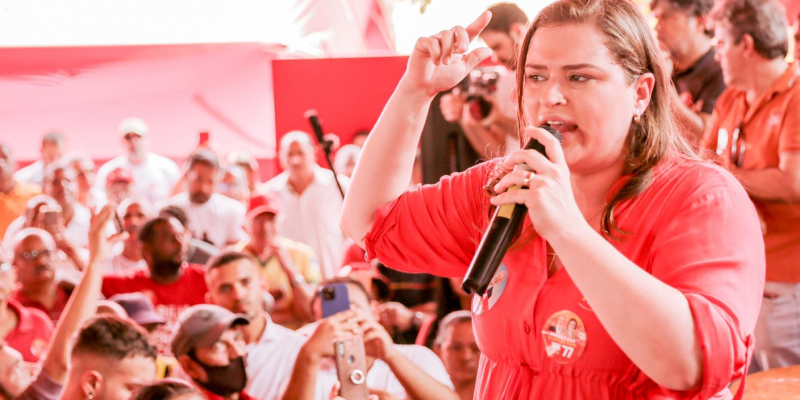 A candidata participou de ato político no comitê central, no bairro do Derby, área central do Recife