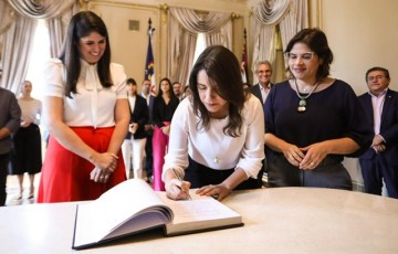 Governadora empossa Cacau de Paula como secretária da Cultura