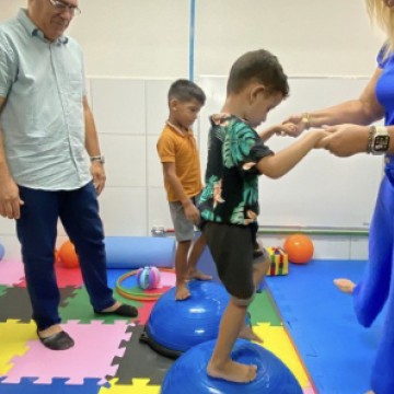 Prefeito Mano entrega Núcleo de Atenção Terapêutica para crianças e adolescentes com autismo no Jaboatão