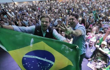Bolsonaro participa de ato no Recife ao lado de Anderson Ferreira e Gilson Machado