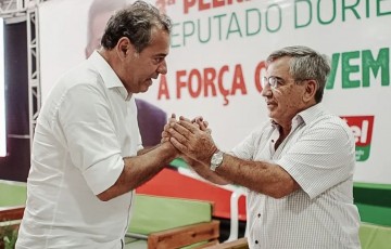 Gilberto Carvalho mostra afinidade com Danilo em passagem por Pernambuco 