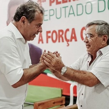 Gilberto Carvalho mostra afinidade com Danilo em passagem por Pernambuco 