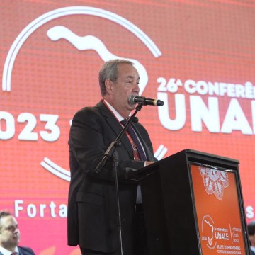 Em discurso na Unale, Álvaro Porto destaca diálogo como “motor” de consensos e autonomia da Alepe