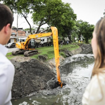 Prefeitura do Recife realiza limpeza do Canal do Arruda e implementa 10 ecobarreiras dentro da Ação Inverno