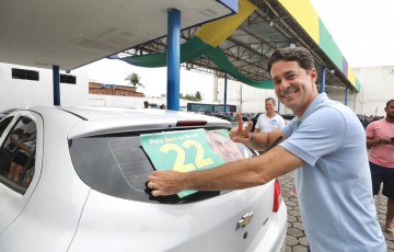 Anderson e André Ferreira comandam militância bolsonarista e participam de adesivaço pela reeleição de Bolsonaro