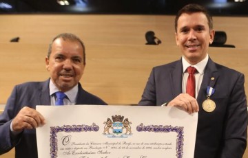 Felipe Carreras recebe Medalha de Mérito José Mariano de Hélio Guabiraba