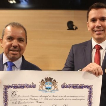 Felipe Carreras recebe Medalha de Mérito José Mariano de Hélio Guabiraba