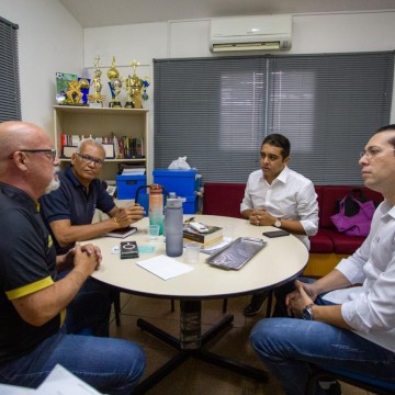 Fernando Rodolfo abre diálogo com instituição de servidores municipais de Caruaru