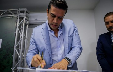 Rodrigo Pinheiro assina contrato de 100 milhões com a Caixa Econômica  