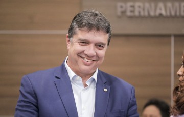Deputado Federal Guilherme Uchoa parabeniza Blog do Elielson pelos 10 anos 