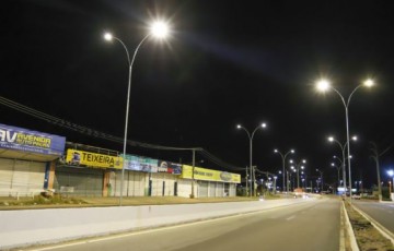 Prefeito de Petrolina finaliza iluminação de LED da Avenida Sete de Setembro