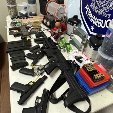 Membros de grupo criminoso que vendia armamentos para traficantes são presos