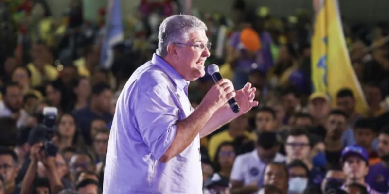 Coluna da segunda | Guilherme Coelho mostra força no Sertão e ativa modo silencioso no resto do Estado
