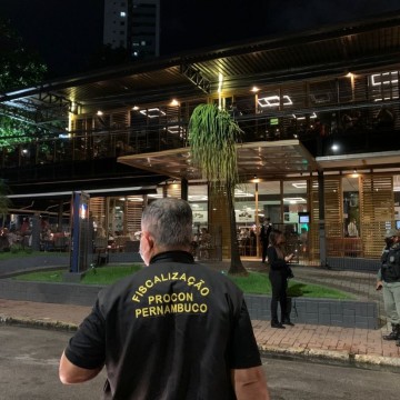 No primeiro dia de restrições, Procon-PE encontra irregularidades em bares e restaurantes da Região Metropolitana